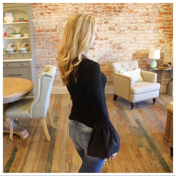 ✨LAST✨Black soft knit top with bell cuff - Picture 5 of 5